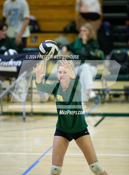 Thumbnail 3 in Royal @ Moorpark photogallery.