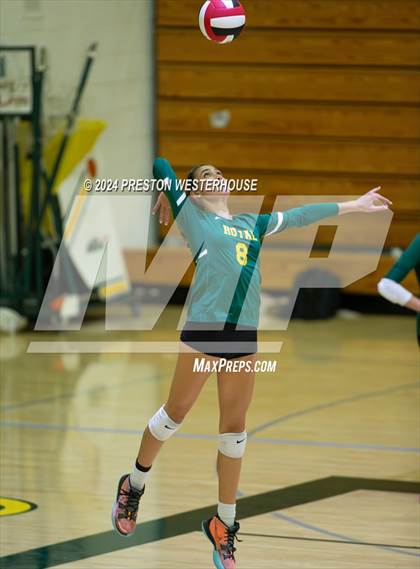 Thumbnail 2 in Royal @ Moorpark photogallery.