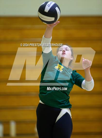 Thumbnail 2 in Royal @ Moorpark photogallery.