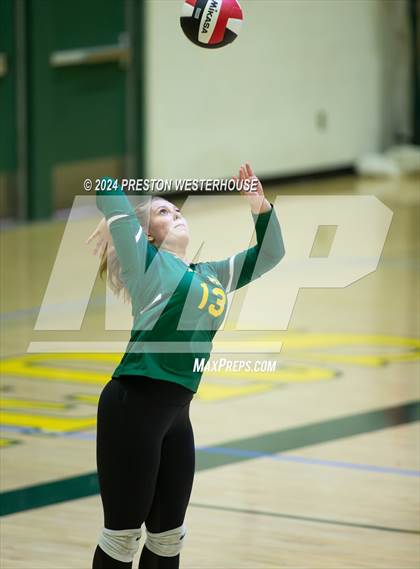 Thumbnail 1 in Royal @ Moorpark photogallery.