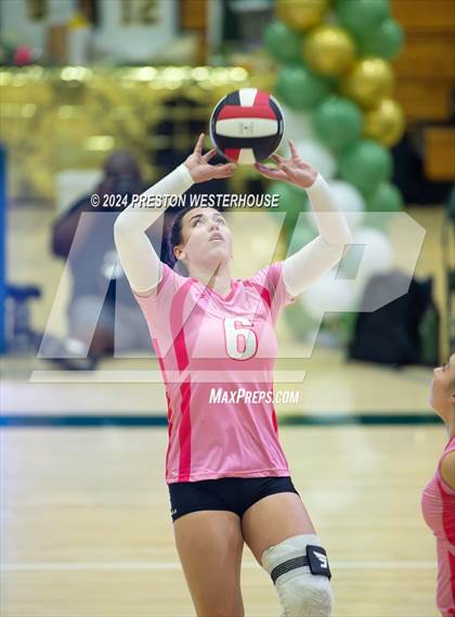 Thumbnail 3 in Royal @ Moorpark photogallery.