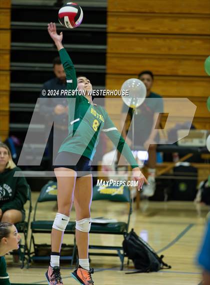 Thumbnail 2 in Royal @ Moorpark photogallery.
