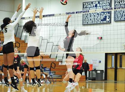 Thumbnail 3 in Mayde Creek vs. Fort Bend Travis (CFISD/Katy Classic) photogallery.
