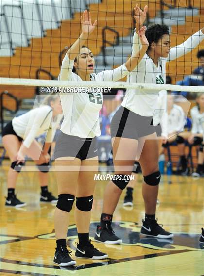 Thumbnail 3 in Mayde Creek vs. Fort Bend Travis (CFISD/Katy Classic) photogallery.