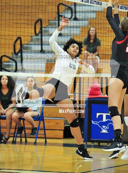 Thumbnail 2 in Mayde Creek vs. Fort Bend Travis (CFISD/Katy Classic) photogallery.