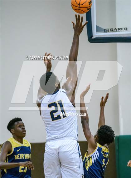 Thumbnail 3 in Northwood Temple Academy vs. Heirway Christian Academy (Isaac Levy Veterans Day Tournament) photogallery.