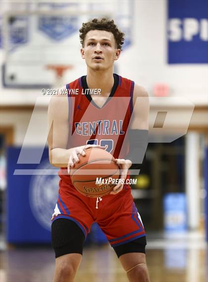 Thumbnail 1 in Madison Central @ Covington Catholic photogallery.