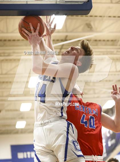 Thumbnail 1 in Madison Central @ Covington Catholic photogallery.