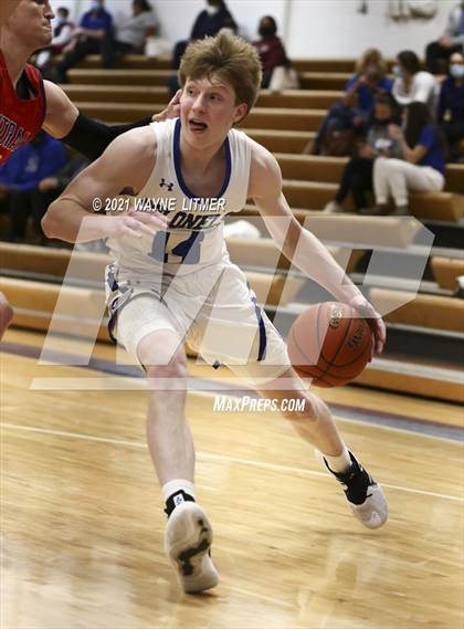 Thumbnail 3 in Madison Central @ Covington Catholic photogallery.