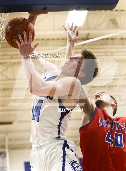 Thumbnail 1 in Madison Central @ Covington Catholic photogallery.