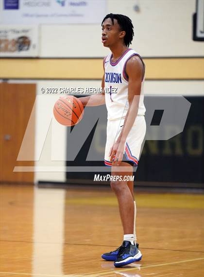 Thumbnail 2 in Dickinson vs. Strake Jesuit (Conroe Christmas Classic) photogallery.