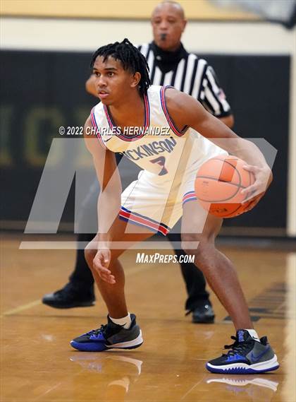 Thumbnail 3 in Dickinson vs. Strake Jesuit (Conroe Christmas Classic) photogallery.