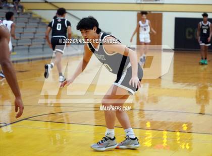 Thumbnail 3 in Dickinson vs. Strake Jesuit (Conroe Christmas Classic) photogallery.