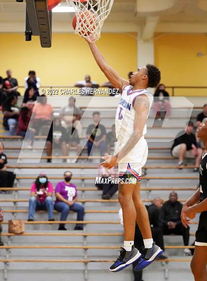 Thumbnail 1 in Dickinson vs. Strake Jesuit (Conroe Christmas Classic) photogallery.