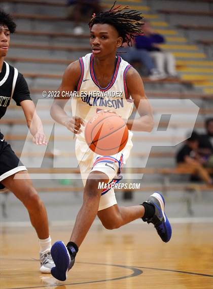 Thumbnail 1 in Dickinson vs. Strake Jesuit (Conroe Christmas Classic) photogallery.
