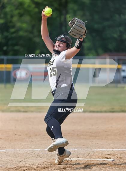Thumbnail 3 in Cascade vs Edgewood-Colesburg (West Delaware Invitational) photogallery.