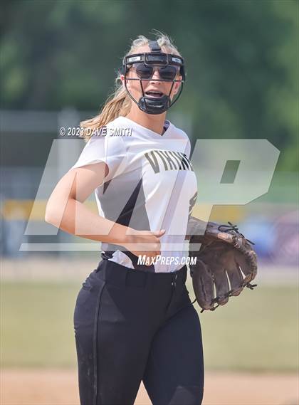 Thumbnail 2 in Cascade vs Edgewood-Colesburg (West Delaware Invitational) photogallery.