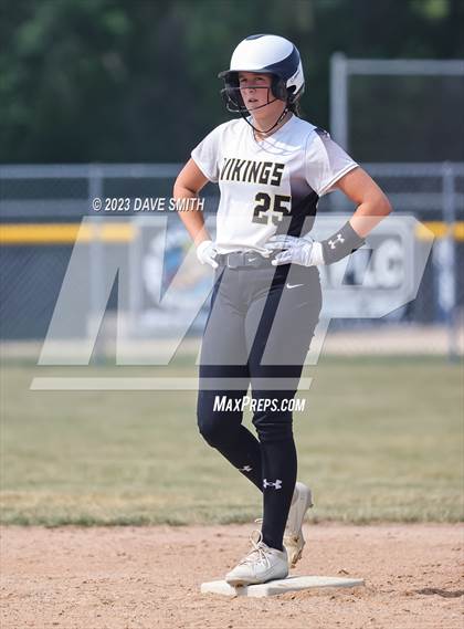 Thumbnail 2 in Cascade vs Edgewood-Colesburg (West Delaware Invitational) photogallery.