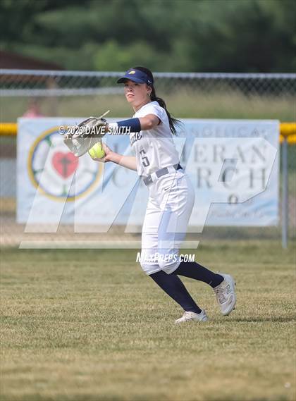 Thumbnail 3 in Cascade vs Edgewood-Colesburg (West Delaware Invitational) photogallery.