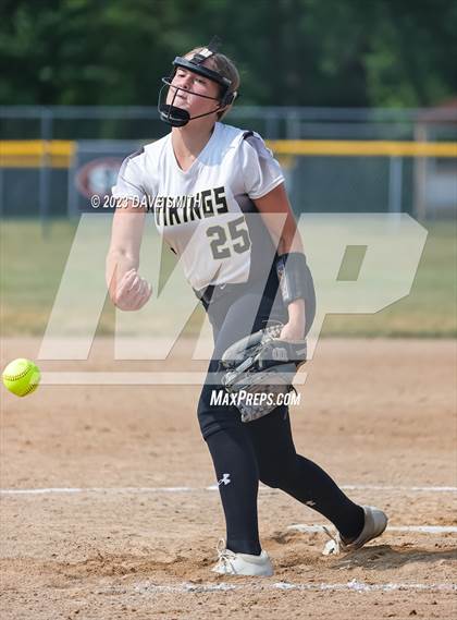 Thumbnail 2 in Cascade vs Edgewood-Colesburg (West Delaware Invitational) photogallery.