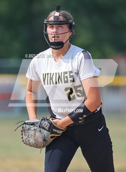 Thumbnail 1 in Cascade vs Edgewood-Colesburg (West Delaware Invitational) photogallery.