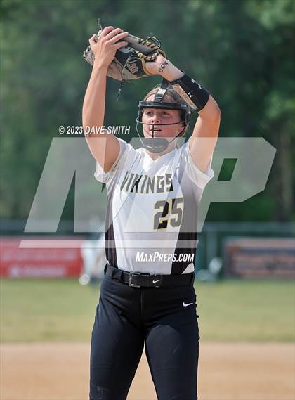 Thumbnail 3 in Cascade vs Edgewood-Colesburg (West Delaware Invitational) photogallery.