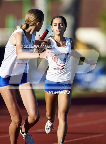 Thumbnail 1 in FHSAA District 3-2A (4 x 400 Meter) photogallery.