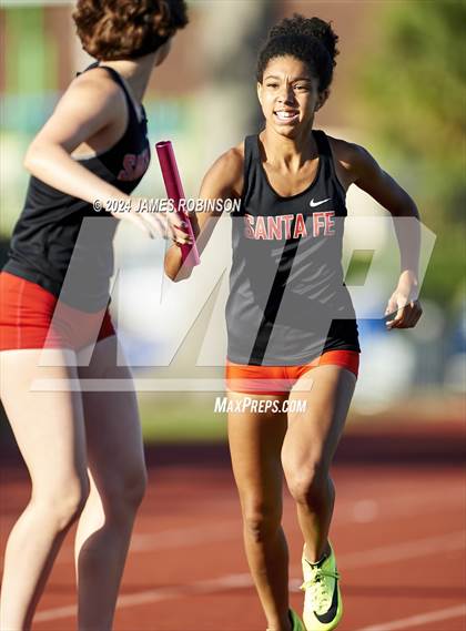 Thumbnail 3 in FHSAA District 3-2A (4 x 400 Meter) photogallery.