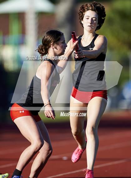 Thumbnail 2 in FHSAA District 3-2A (4 x 400 Meter) photogallery.