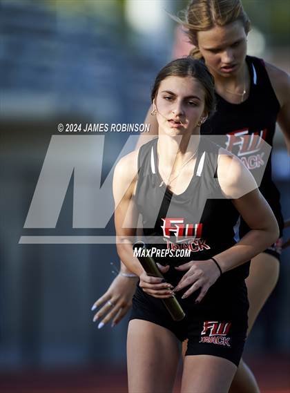 Thumbnail 1 in FHSAA District 3-2A (4 x 400 Meter) photogallery.