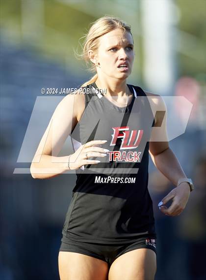 Thumbnail 1 in FHSAA District 3-2A (4 x 400 Meter) photogallery.