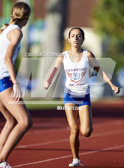 Thumbnail 2 in FHSAA District 3-2A (4 x 400 Meter) photogallery.