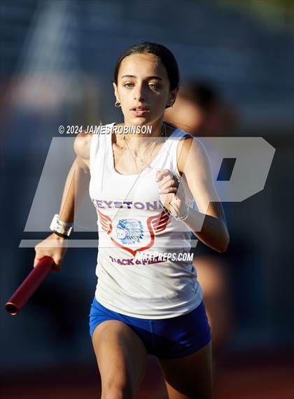 Thumbnail 1 in FHSAA District 3-2A (4 x 400 Meter) photogallery.