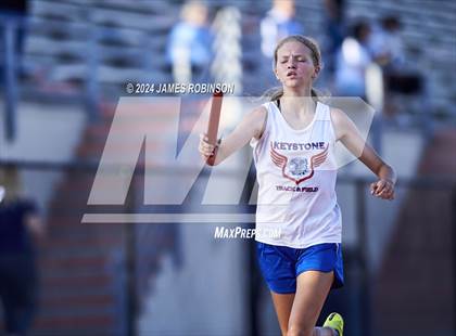 Thumbnail 3 in FHSAA District 3-2A (4 x 400 Meter) photogallery.