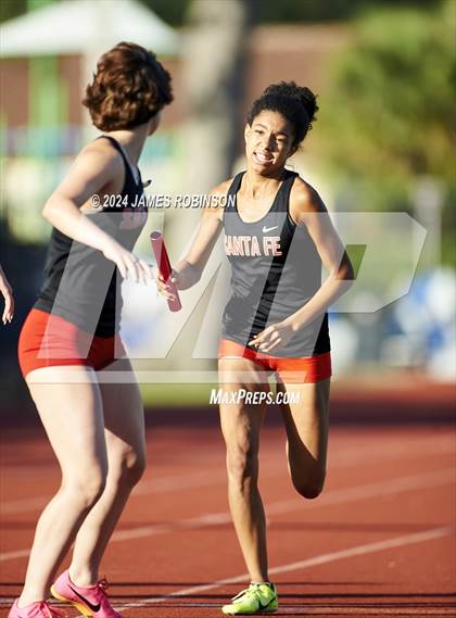 Thumbnail 2 in FHSAA District 3-2A (4 x 400 Meter) photogallery.