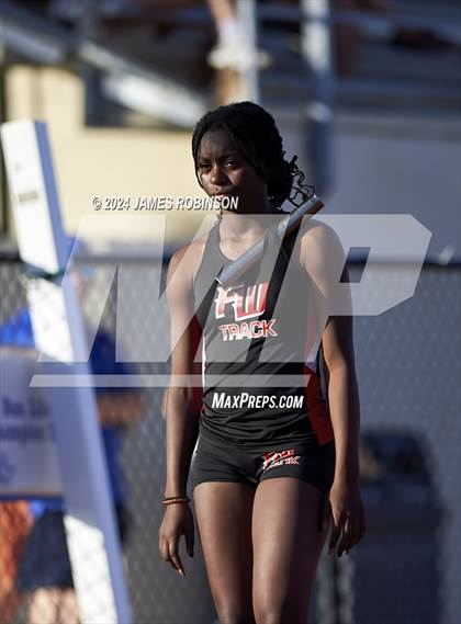 Thumbnail 1 in FHSAA District 3-2A (4 x 400 Meter) photogallery.