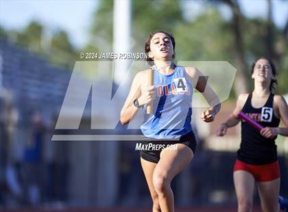 Thumbnail 1 in FHSAA District 3-2A (4 x 400 Meter) photogallery.