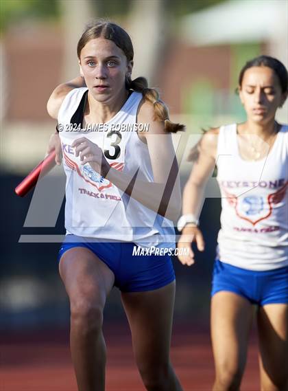 Thumbnail 3 in FHSAA District 3-2A (4 x 400 Meter) photogallery.