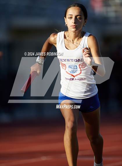 Thumbnail 3 in FHSAA District 3-2A (4 x 400 Meter) photogallery.
