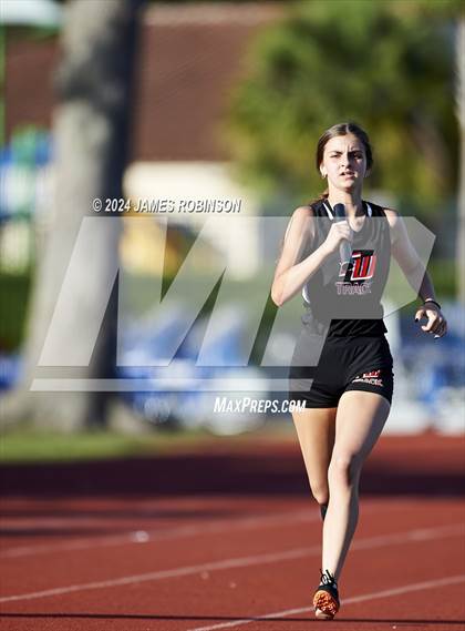 Thumbnail 2 in FHSAA District 3-2A (4 x 400 Meter) photogallery.
