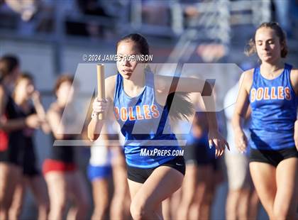 Thumbnail 3 in FHSAA District 3-2A (4 x 400 Meter) photogallery.
