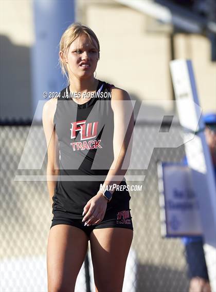 Thumbnail 2 in FHSAA District 3-2A (4 x 400 Meter) photogallery.