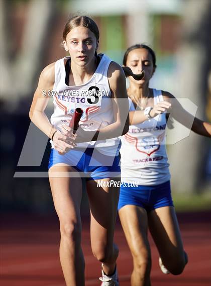 Thumbnail 2 in FHSAA District 3-2A (4 x 400 Meter) photogallery.