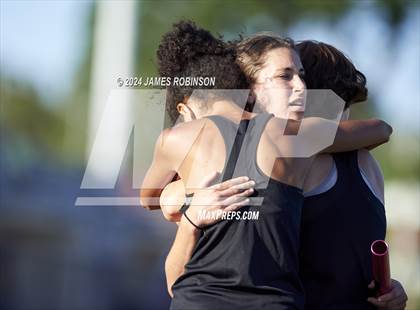 Thumbnail 1 in FHSAA District 3-2A (4 x 400 Meter) photogallery.