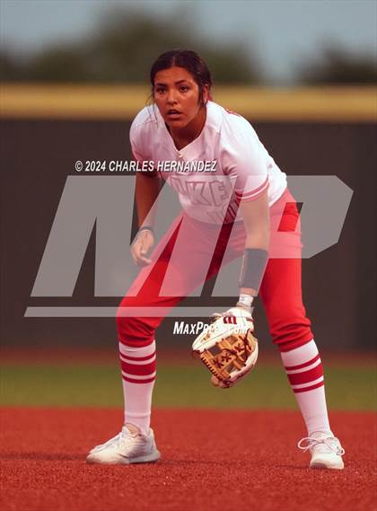 Thumbnail 1 in Lake Creek vs. Lake Belton (UIL Softball 5A Region III Final) photogallery.