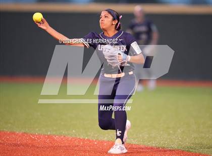 Thumbnail 1 in Lake Creek vs. Lake Belton (UIL Softball 5A Region III Final) photogallery.