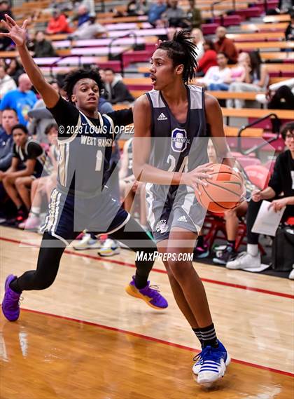 Thumbnail 3 in West Ranch vs. Bishop O'Connell (Nike Extravaganza) photogallery.