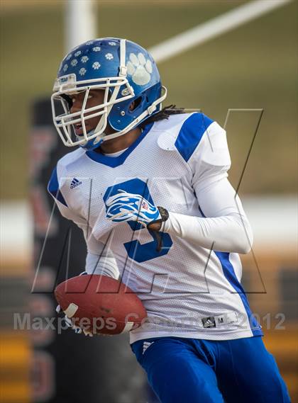 Thumbnail 3 in Briar Woods vs. Courtland (VHSL Division 4 Semifinal) photogallery.