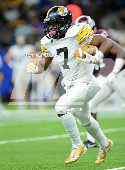 Thumbnail 2 in University Lab vs. De La Salle (LHSAA 3A Final)  photogallery.