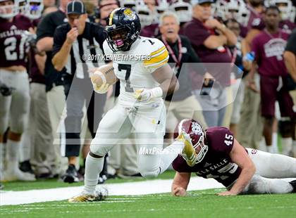 Thumbnail 3 in University Lab vs. De La Salle (LHSAA 3A Final)  photogallery.